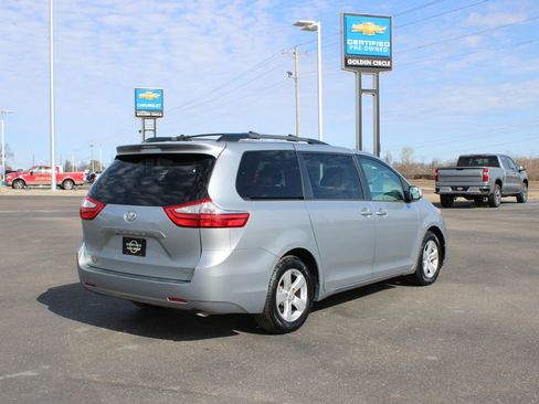 Used 2015 Toyota Sienna LE image 9