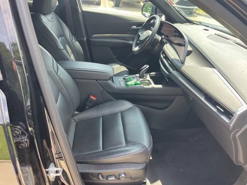 Used 2025 Cadillac XT4 Premium Luxury FWD image 33