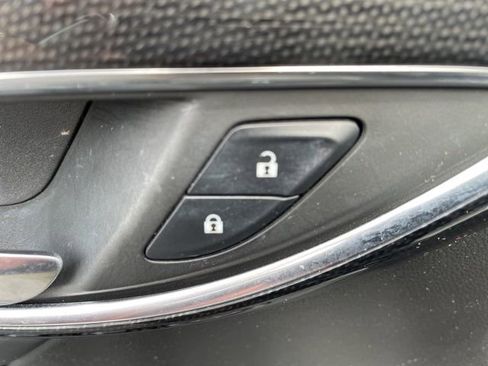 Used 2022 Buick Envision Essence w/ Technology Package I image 12