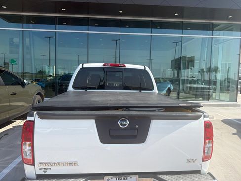 Used 2016 Nissan Frontier SV w/ SV Value Truck Package RWD image 5