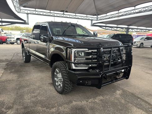 Used 2025 Ford F350 Lariat w/ Lariat Ultimate Package image 3