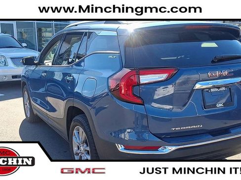 Used 2024 GMC Terrain SLT w/ Tech Package image 9