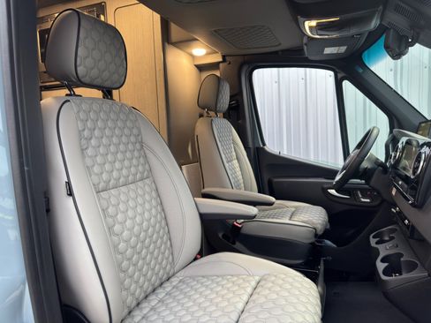 Used 2023 Mercedes-Benz Sprinter 3500 w/ Parking Package image 38