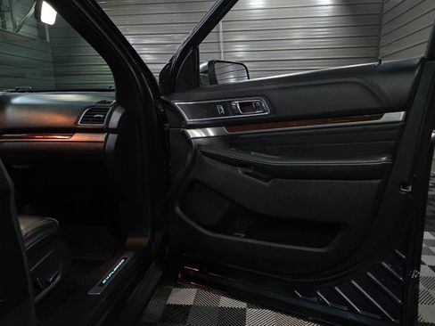 Used 2017 Ford Explorer Platinum image 35