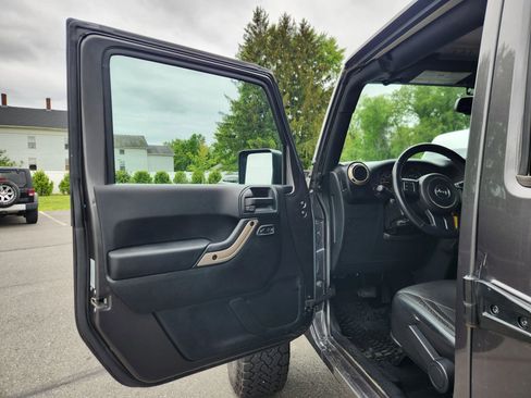 Used 2016 Jeep Wrangler Unlimited Sahara image 27