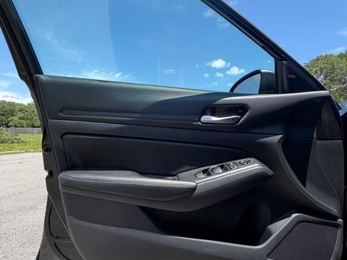 Used 2025 Nissan Altima 2.5 SV FWD image 9