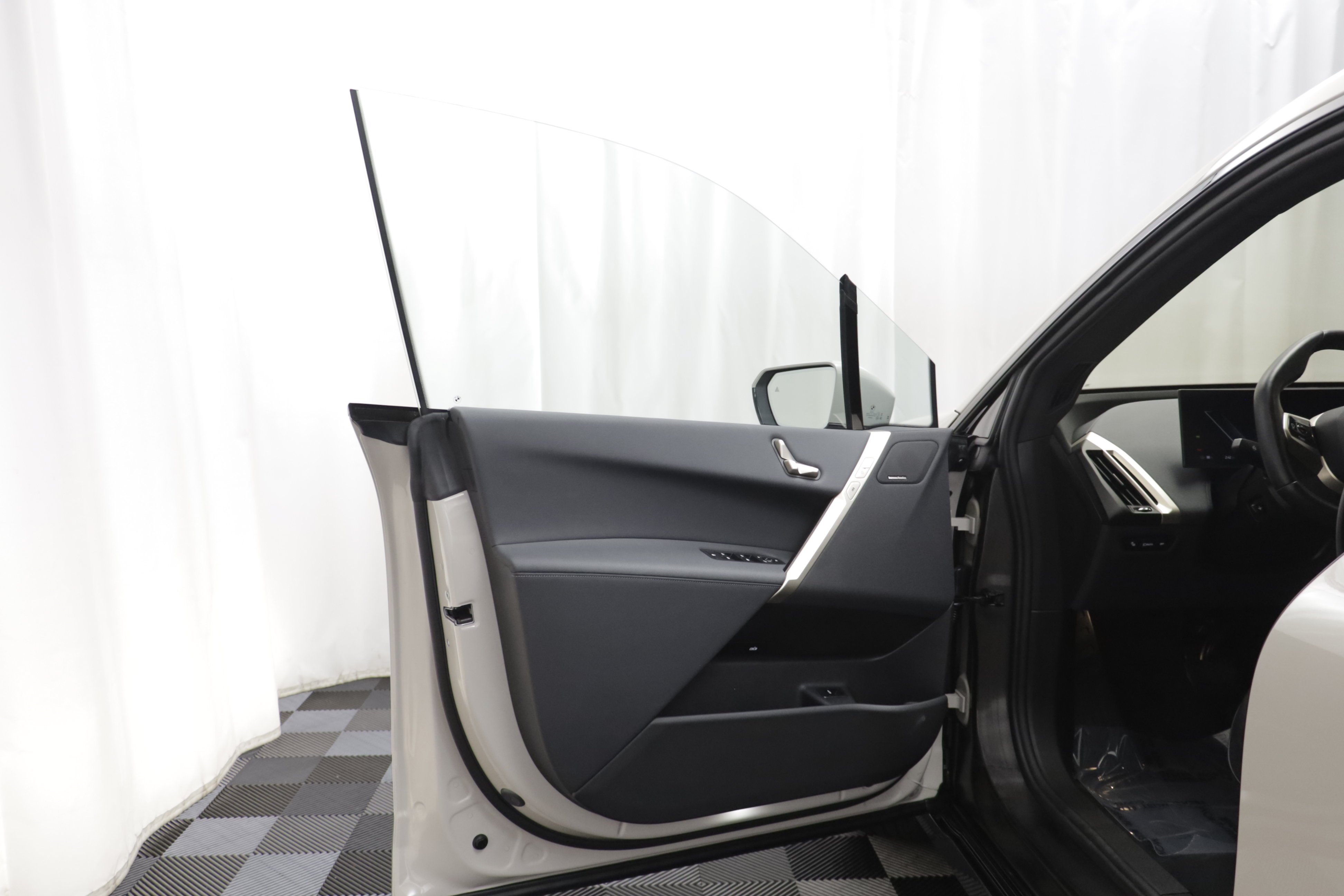Used 2026 BMW iX xDrive60 AWD/4WD image 4