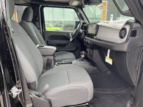 New 2025 Jeep Gladiator Sport image 22