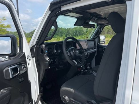 Used 2024 Jeep Wrangler Unlimited Rubicon 4xe w/ Convenience Group AWD/4WD image 31