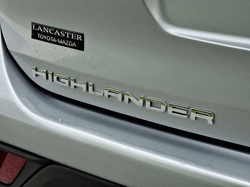 Certified 2021 Toyota Highlander XLE image 32