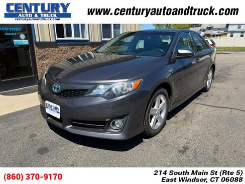 Used 2014 Toyota Camry SE w/ Moonroof Package FWD image 1