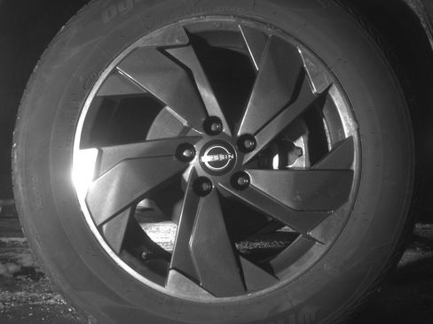 Used 2025 Nissan Rogue SV AWD/4WD image 13