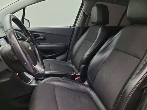Used 2019 Chevrolet Trax LT w/ LT Convenience Package FWD image 17