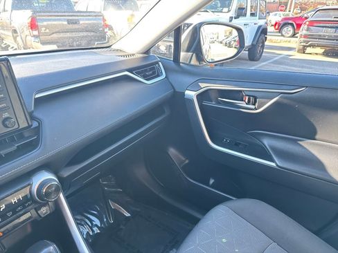 Used 2021 Toyota RAV4 XLE image 26