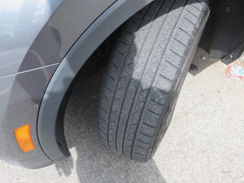 Used 2020 Volkswagen Tiguan SE image 32