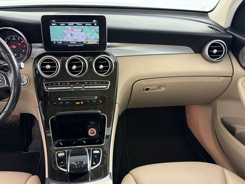 Used 2019 Mercedes-Benz GLC 300 4MATIC image 30