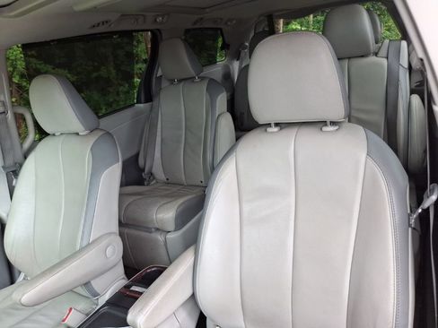 Used 2013 Toyota Sienna Limited w/ Premium Pkg AWD/4WD image 15