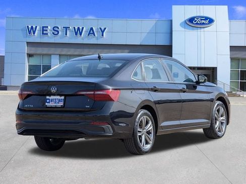 Used 2022 Volkswagen Jetta SE image 3