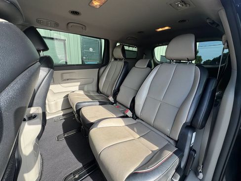 Used 2019 Kia Sedona EX FWD image 10