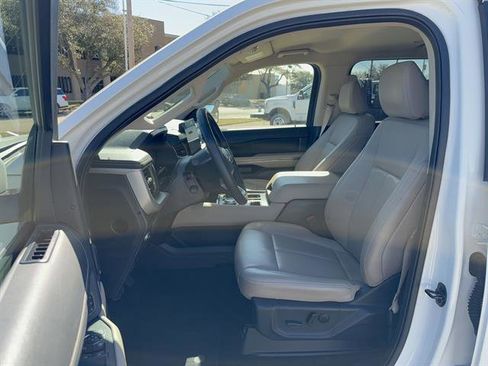 Used 2022 Ford Expedition XLT image 8