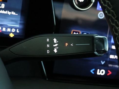 Used 2024 Chevrolet Traverse LT image 19