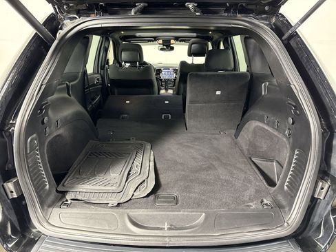 Used 2019 Jeep Grand Cherokee Laredo image 34