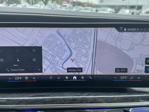 Certified 2025 BMW i7 xDrive60 w/ Premium Package AWD/4WD image 25