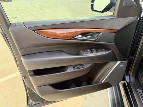 Used 2015 Cadillac Escalade ESV Premium AWD/4WD image 12