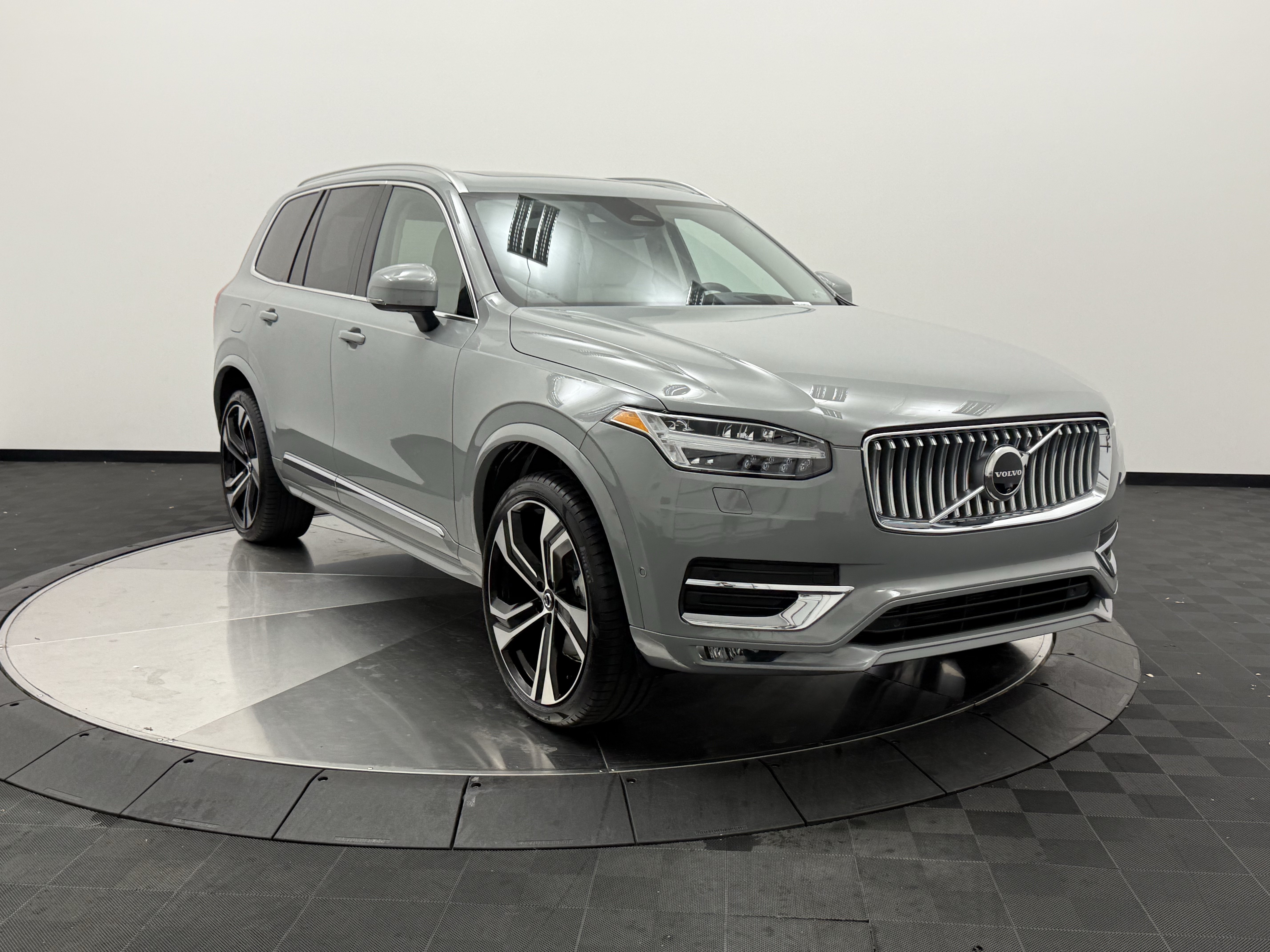 Certified 2024 Volvo XC90 B6 Ultimate w/ Protection Package Premier AWD/4WD image 2