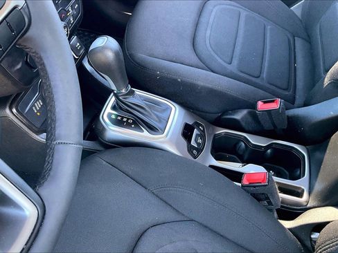 Used 2022 Jeep Renegade Latitude image 14