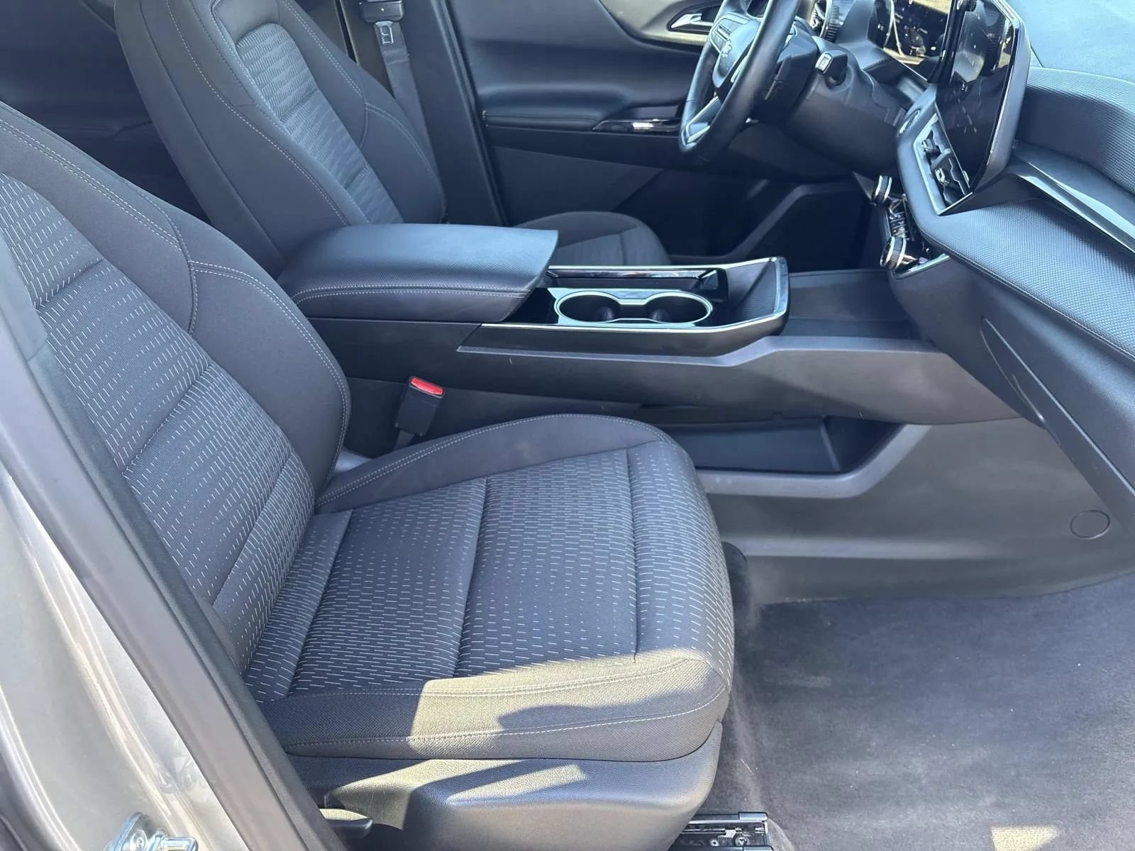 Used 2025 Chevrolet Equinox LT FWD image 22