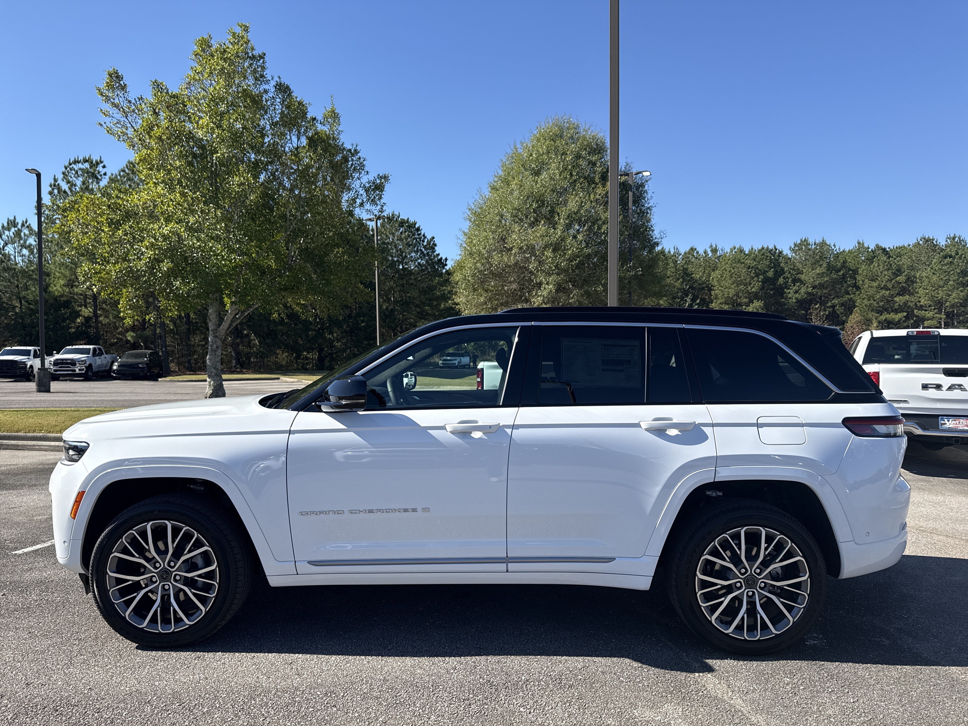 New 2027 Jeep Grand Cherokee Summit AWD/4WD image 4