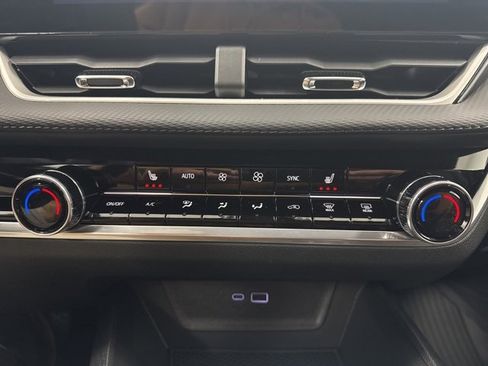 New 2026 Chevrolet Equinox LT w/ Convenience Package II image 19