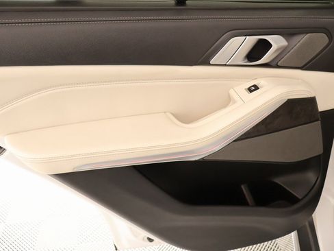 Used 2021 BMW X5 sDrive40i w/ Executive Package image 18