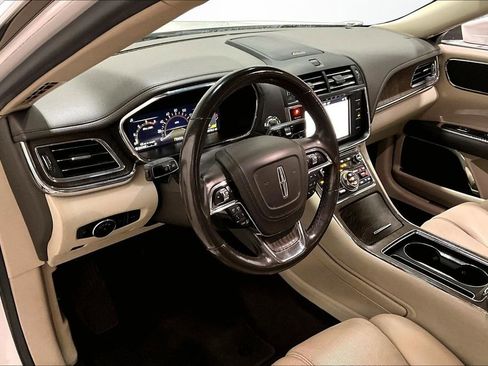 Used 2019 Lincoln Continental Select w/ Continental Climate Package image 17