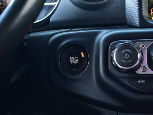 Used 2022 Jeep Wrangler Unlimited Sahara image 40