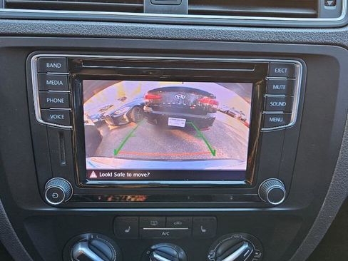 Used 2016 Volkswagen Jetta SE image 40