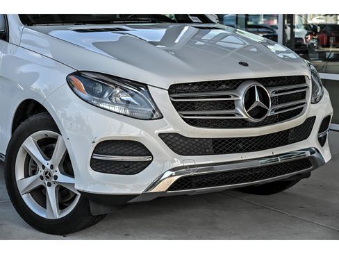 Used 2019 Mercedes-Benz GLE 400 4MATIC image 2