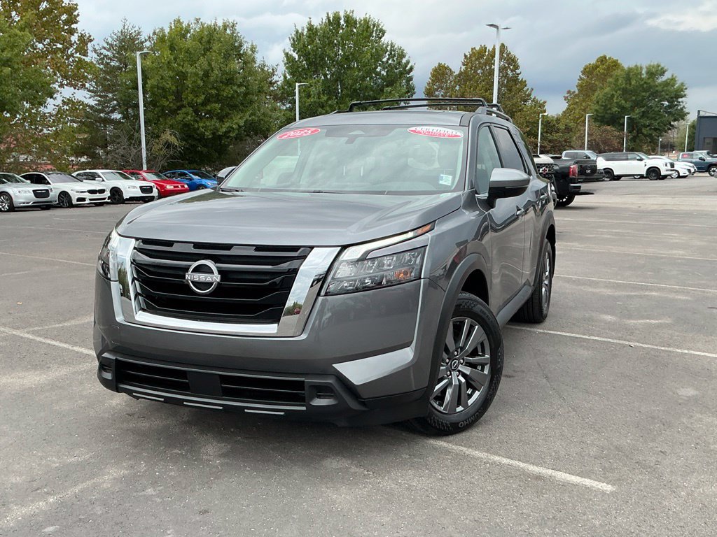 Used 2025 Nissan Pathfinder SV w/ SV Premium Package FWD image 2