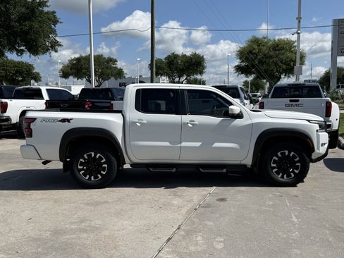 Used 2022 Nissan Frontier PRO-4X AWD/4WD image 3