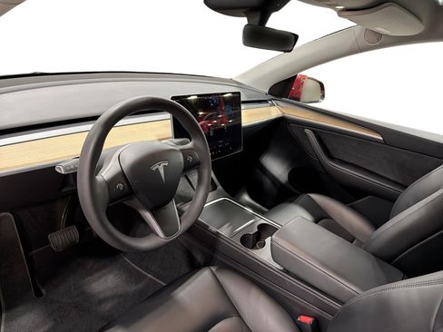 Certified 2023 Tesla Model Y Long Range AWD/4WD image 9
