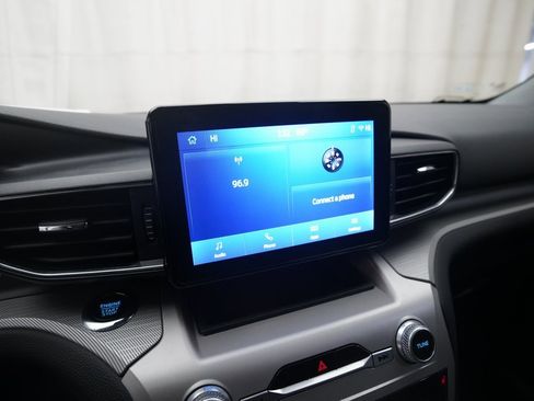 Used 2022 Ford Explorer XLT w/ Equipment Group 202A image 6