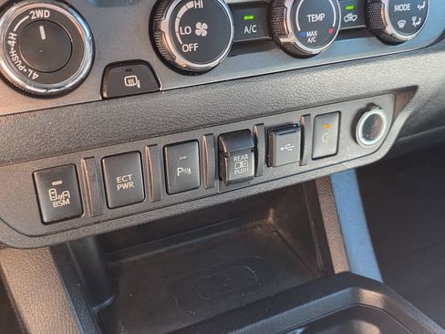Used 2020 Toyota Tacoma TRD Off-Road w/ Technology Package AWD/4WD image 44