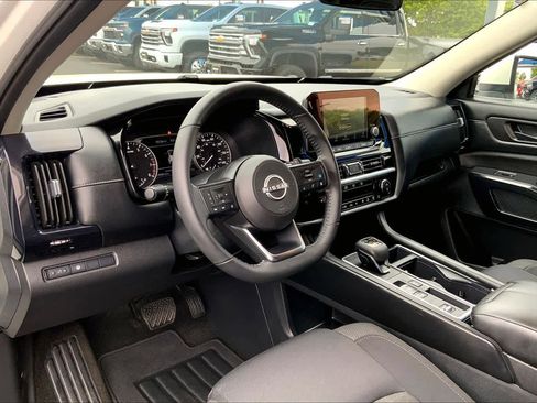 Used 2024 Nissan Pathfinder SV FWD image 18