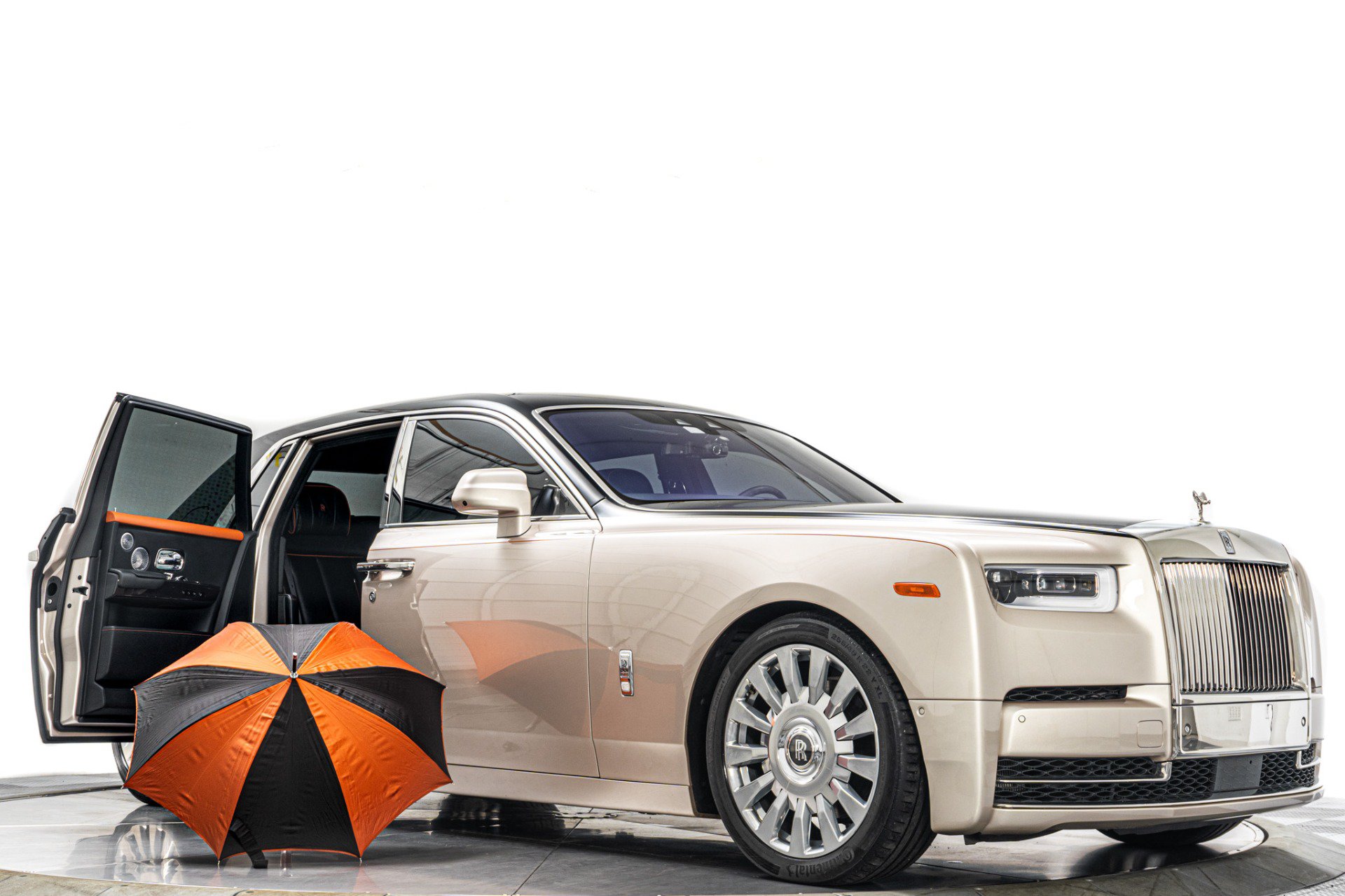 Used 2019 Rolls-Royce Phantom Sedan RWD image 36
