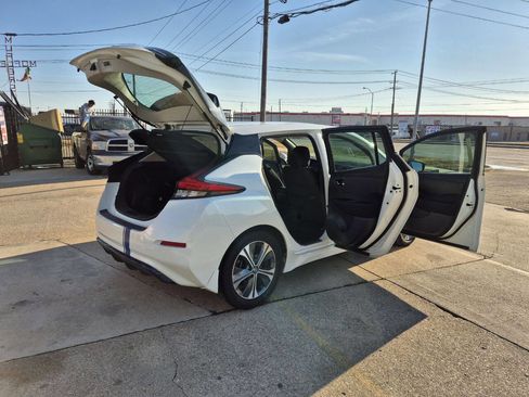 Used 2019 Nissan Leaf SV image 10