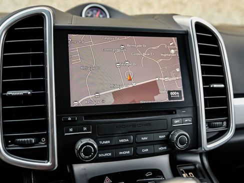 Used 2018 Porsche Cayenne GTS w/ Premium Package Plus image 22