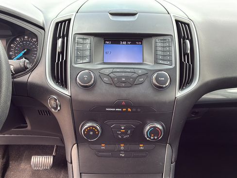 Used 2019 Ford Edge SE FWD image 27
