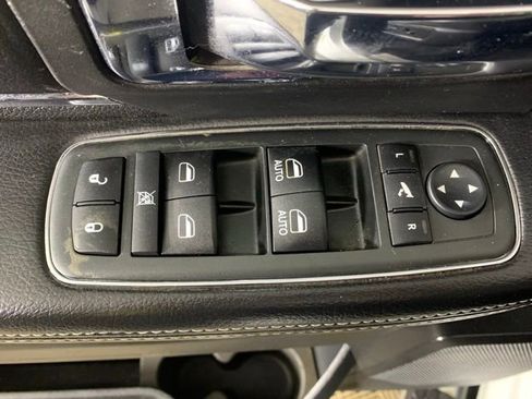 Used 2013 RAM 1500 Laramie w/ Convenience Group image 30