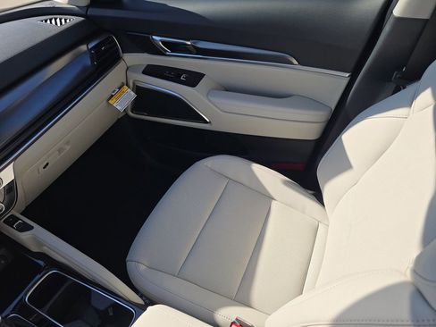 New 2025 Kia Telluride S image 18